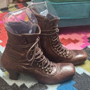 Ginita Lace-Up Leather Boot Victorian Style with Spool Heel, EU 40, Brown